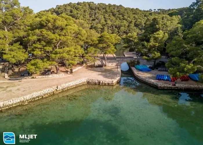 Izabela With Swimming Pool דירה